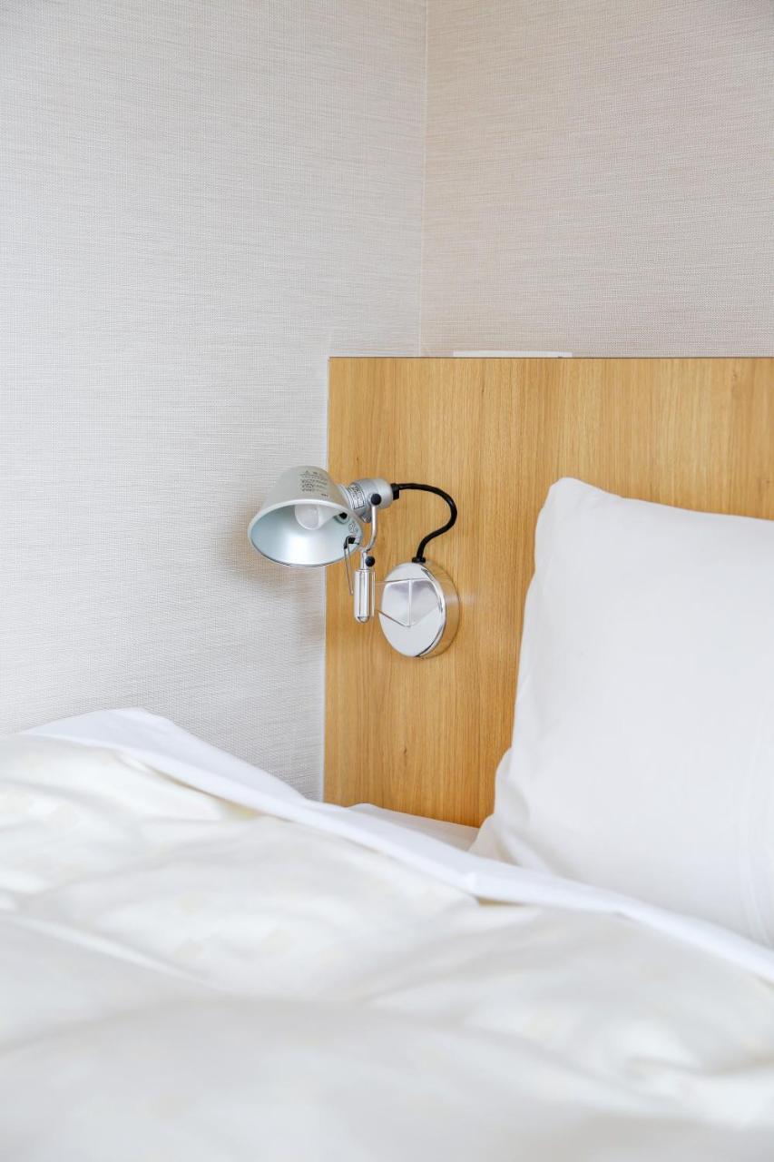 Hotel Comfact Tokyo Bagian luar foto